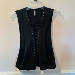 LF Emma & Sam black crop top